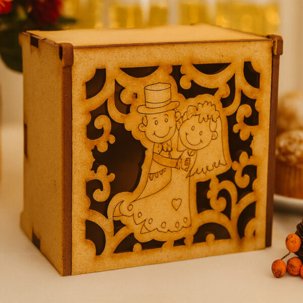 Caja Boda Novios Posando
